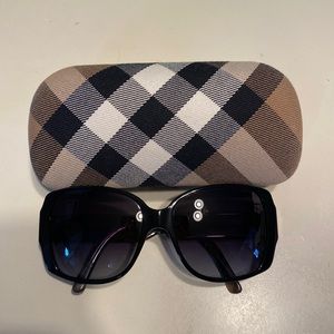 Burberry Sunglasses 4105. Black with classic check.